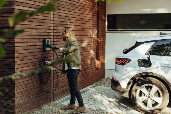 Comparer les tarifs et les options de l'assurance des voitures électriques